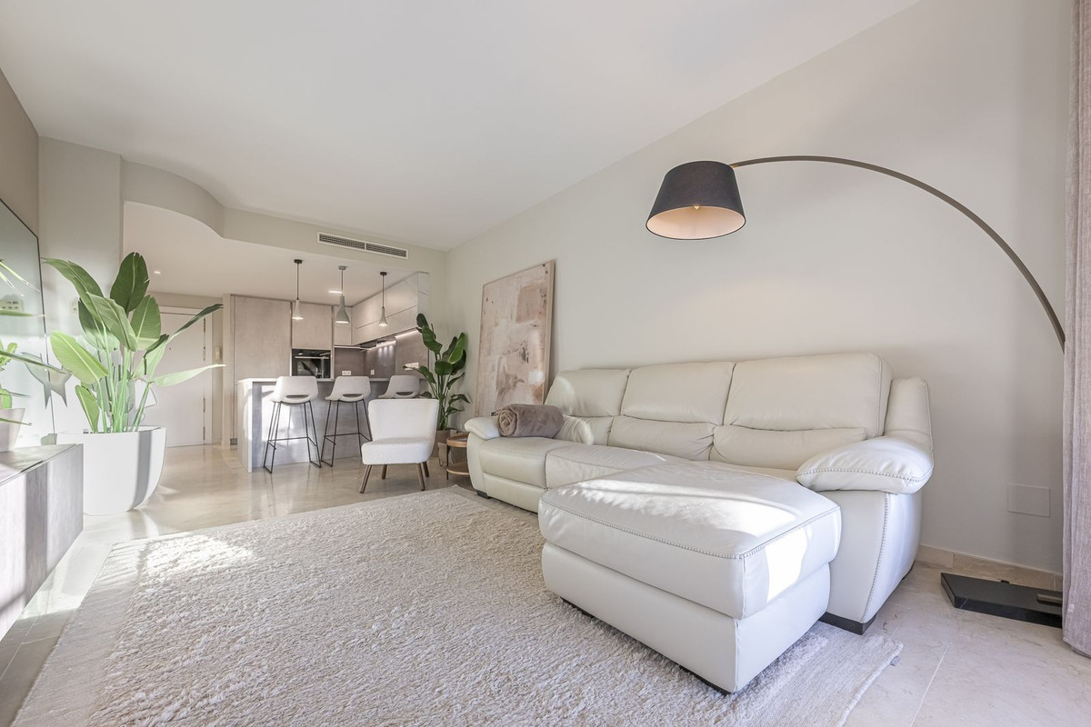 2 bedroom Apartments for sale in Elviria Hills – R5233441