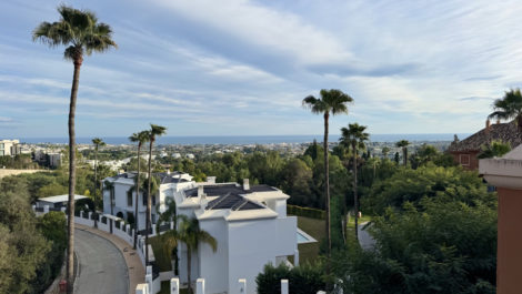 3 bedroom Apartments for sale in Monte Halcones – R5292436