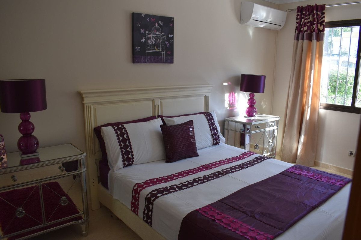 Adosados de 4 dormitorios en venta en Calahonda – R5306962