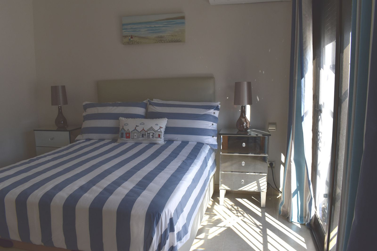 Adosados de 4 dormitorios en venta en Calahonda – R5306962