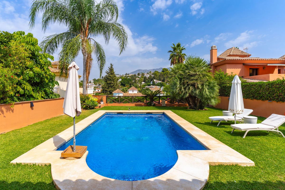 4 bedroom Villas for sale in Mijas – R5041201