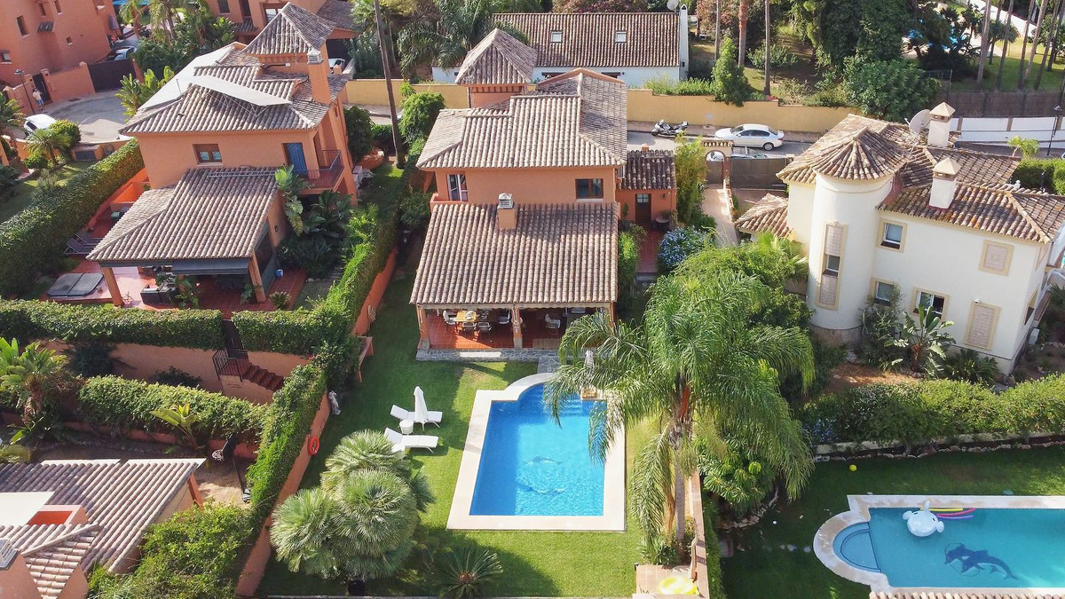 4 bedroom Villas for sale in Mijas – R5041201