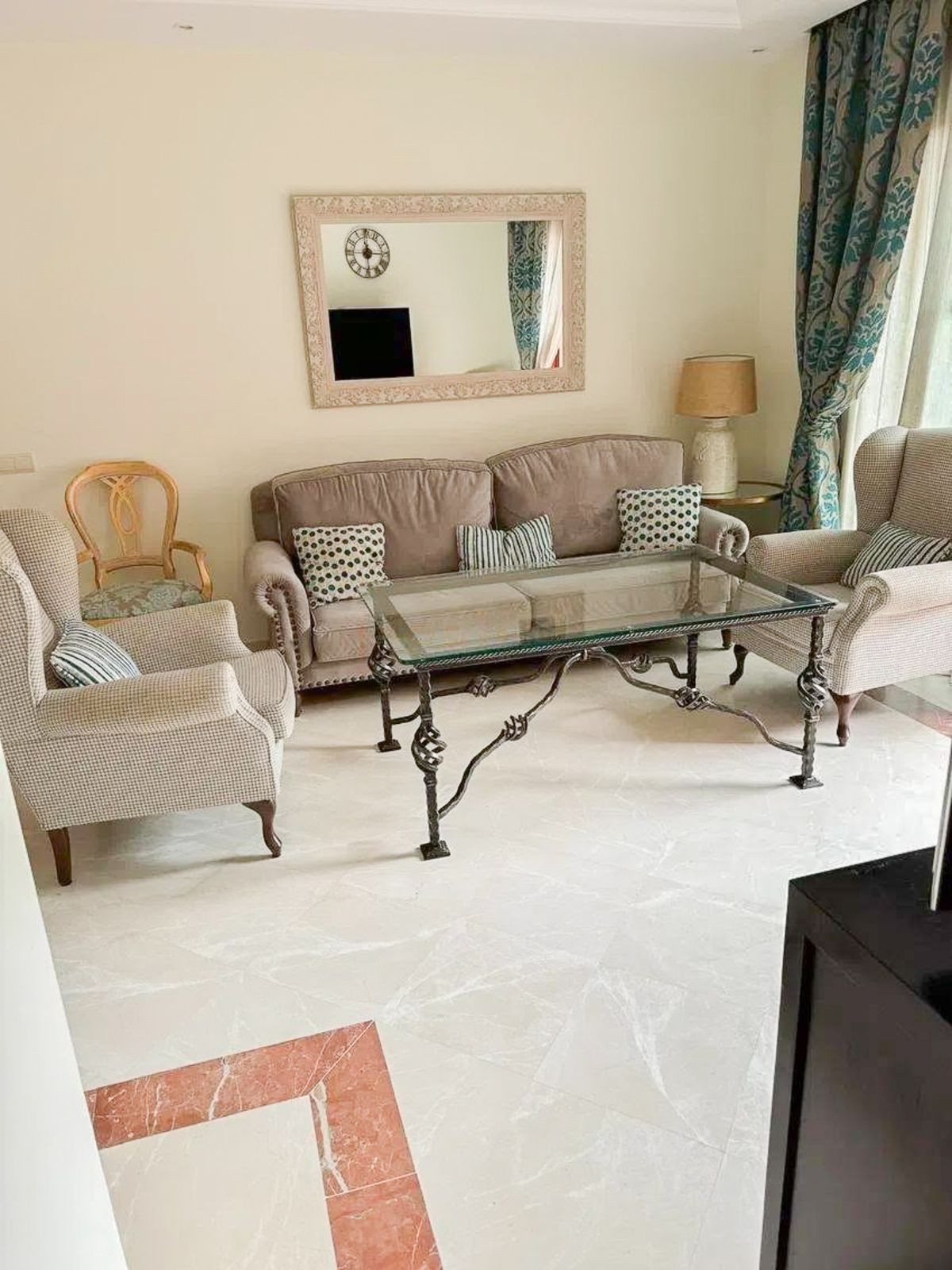 Apartamentos de 3 dormitorios en venta en Elviria – R4849144