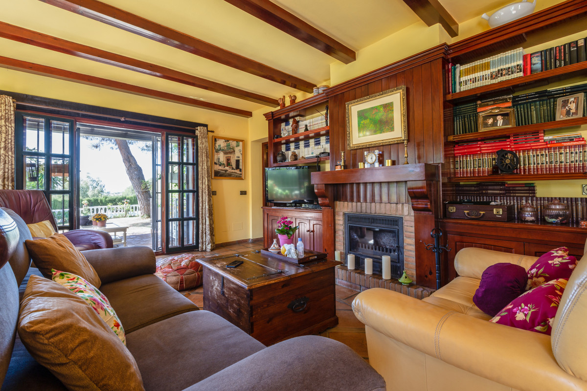 4 bedroom Villas for sale in Elviria – R2223614