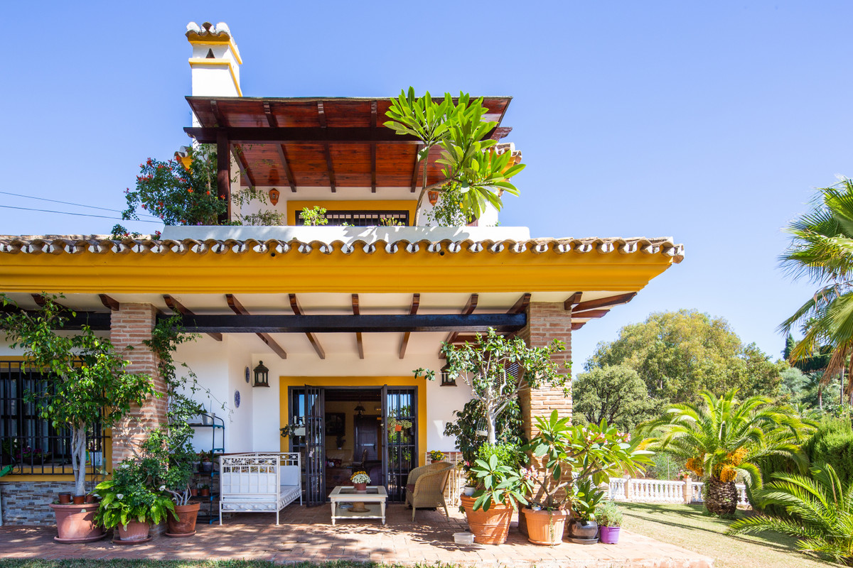 4 bedroom Villas for sale in Elviria – R2223614