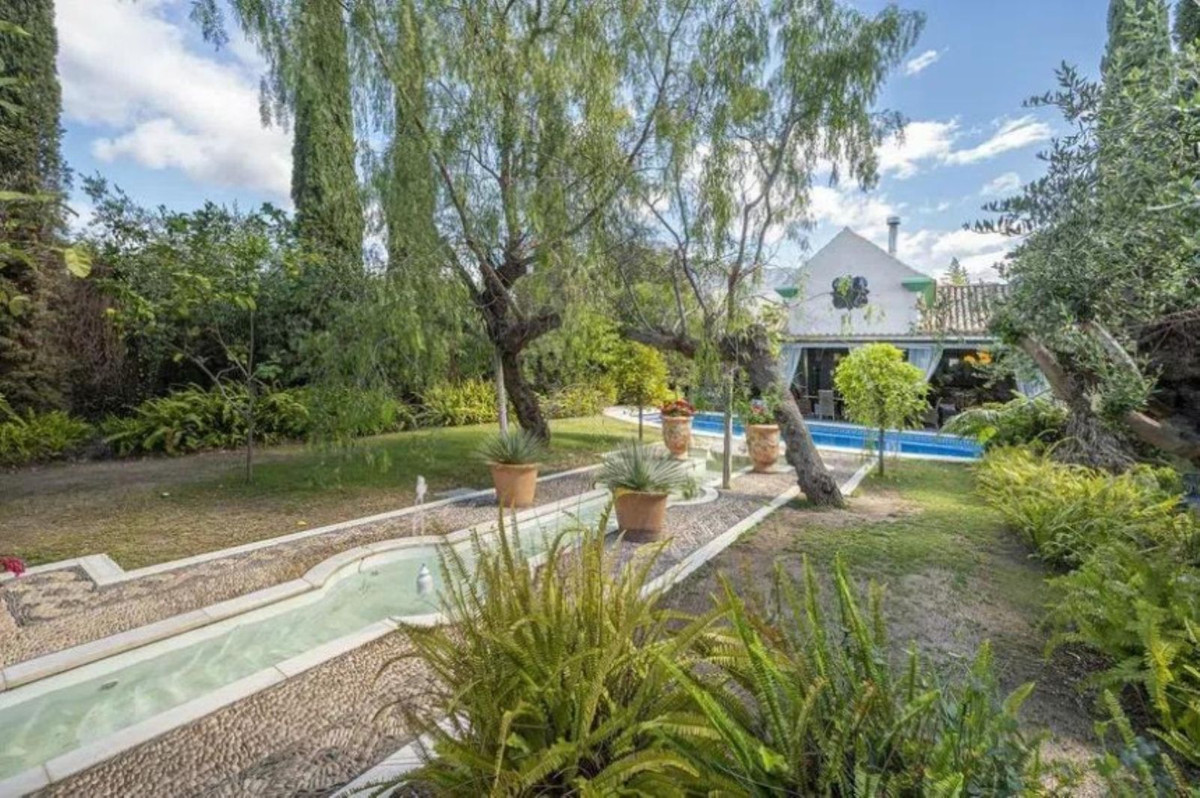 5 bedroom Villas for sale in Marbella – R5081461