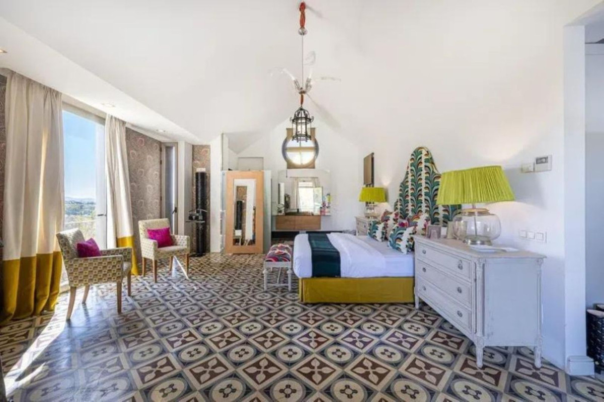 5 bedroom Villas for sale in Marbella – R5081461