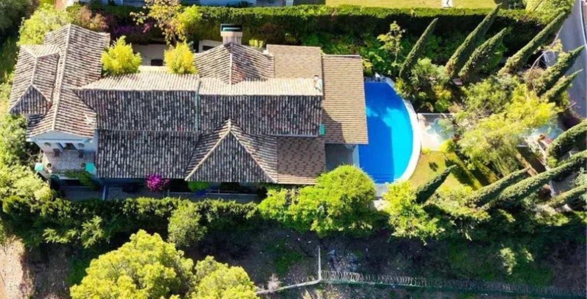 5 bedroom Villas for sale in Marbella – R5081461