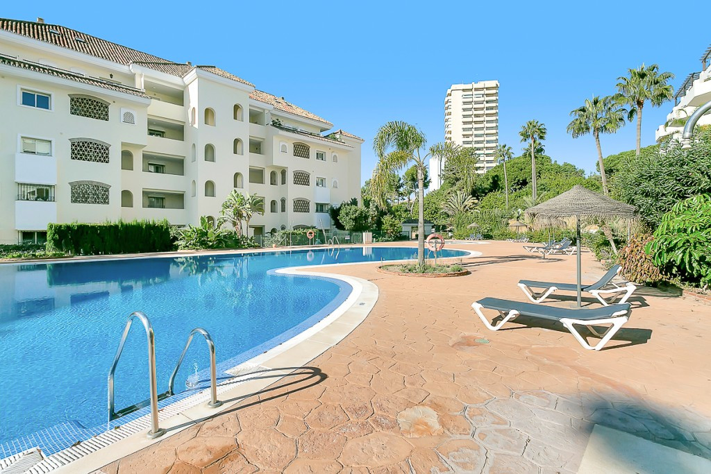 Apartamentos de 3 dormitorios en venta en Marbella – R5335762