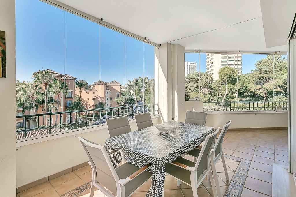 Apartamentos de 3 dormitorios en venta en Marbella – R5335762