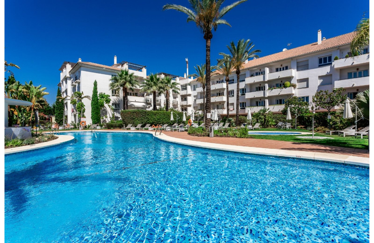 Aticos de 7 dormitorios en venta en Marbella – R4893559