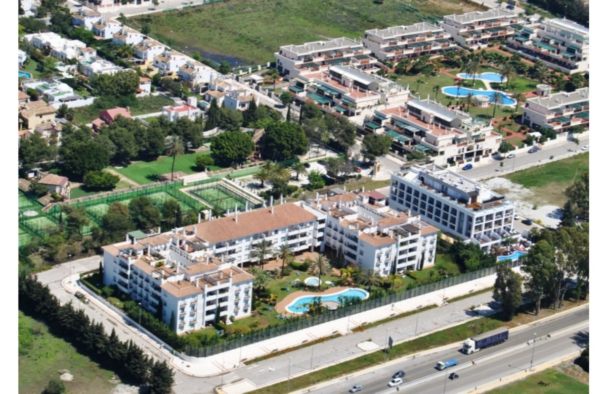 Aticos de 7 dormitorios en venta en Marbella – R4893559