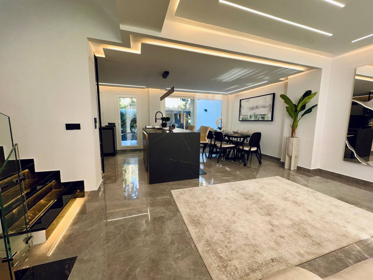 3 bedroom Townhouses for sale in Marbella – R5307874