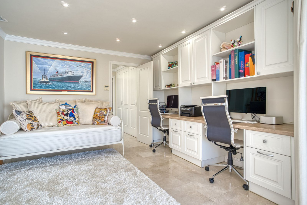 4 bedroom Townhouses for sale in Marbella – R4981357