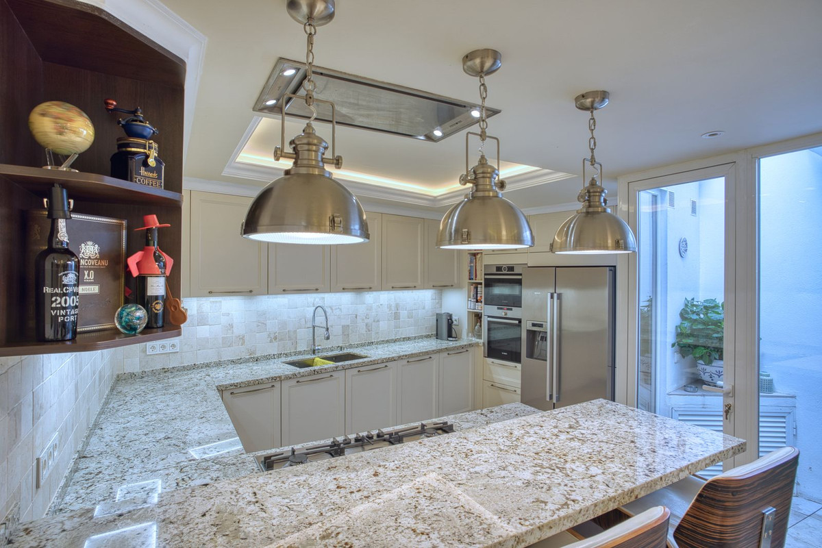 4 bedroom Townhouses for sale in Marbella – R4981357