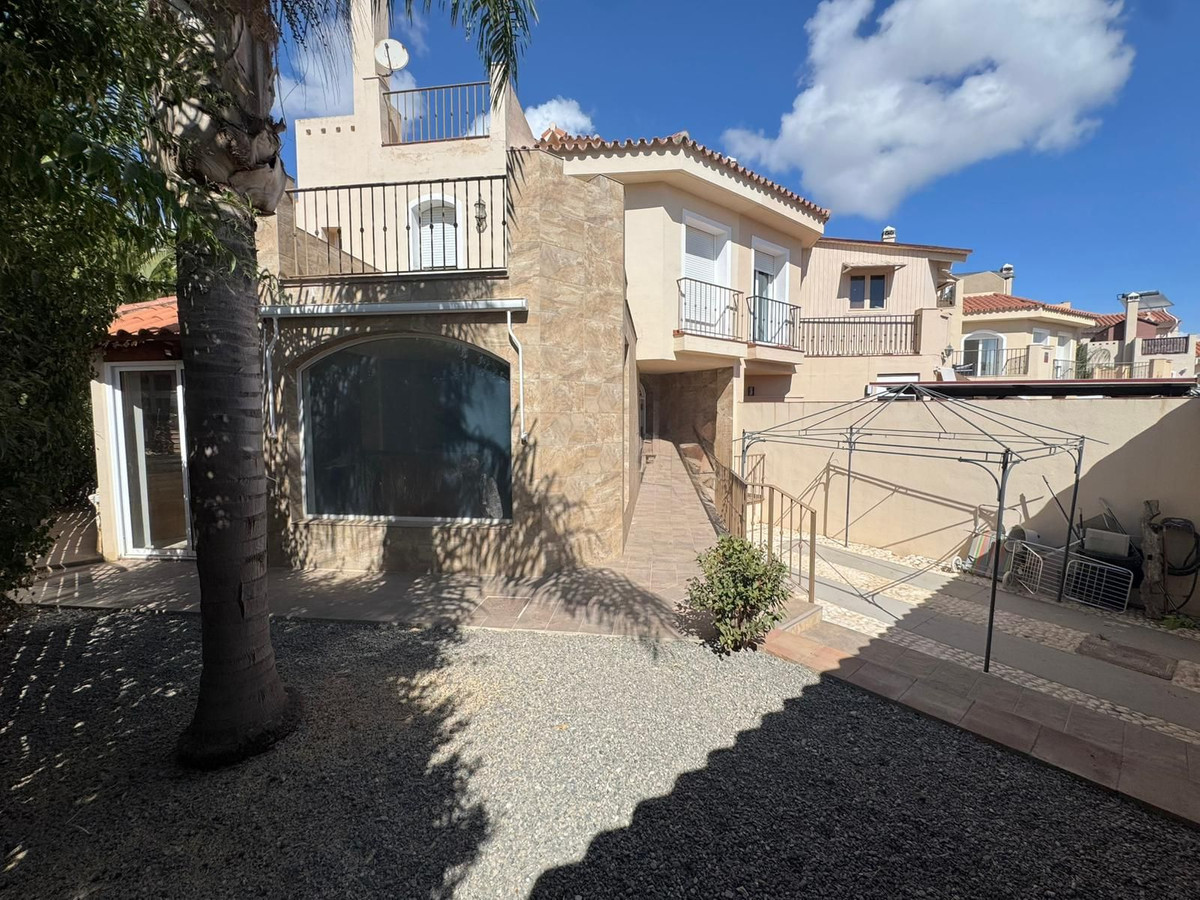 4 bedroom Semi-detached for sale in Riviera del Sol – R5317006