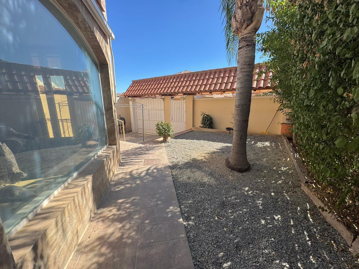 4 bedroom Semi-detached for sale in Riviera del Sol – R5317006