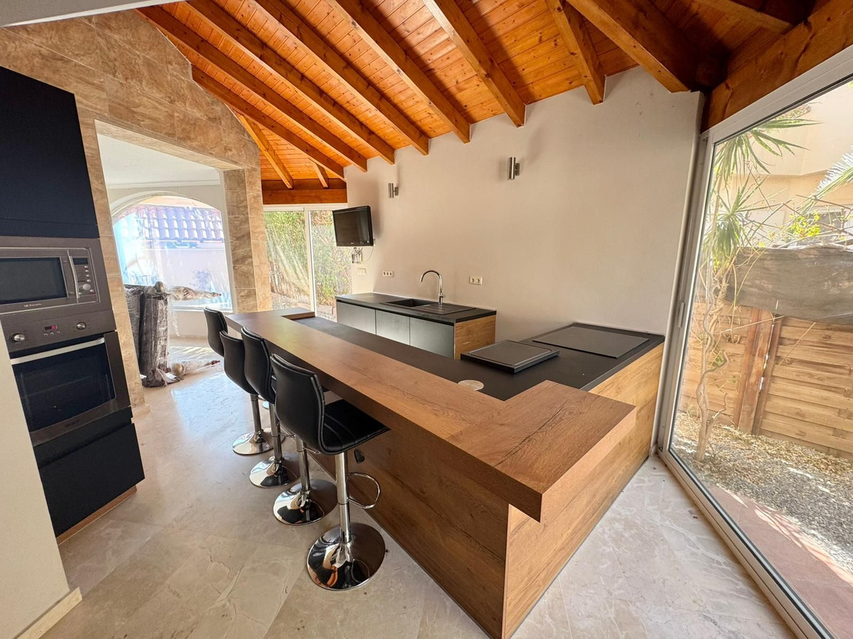 4 bedroom Semi-detached for sale in Riviera del Sol – R5317006