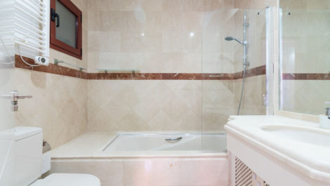 Apartamentos de 3 dormitorios en venta en Elviria – R5315203