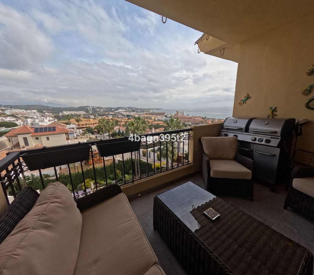 2 bedroom Apartments for sale in La Cala de Mijas – R5318368