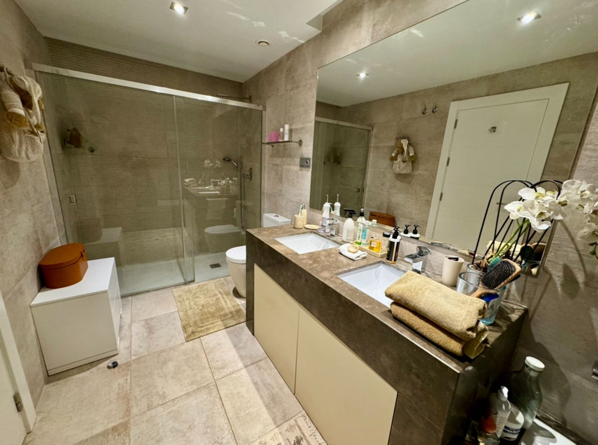 2 bedroom Apartments for sale in Marbella – R5310673