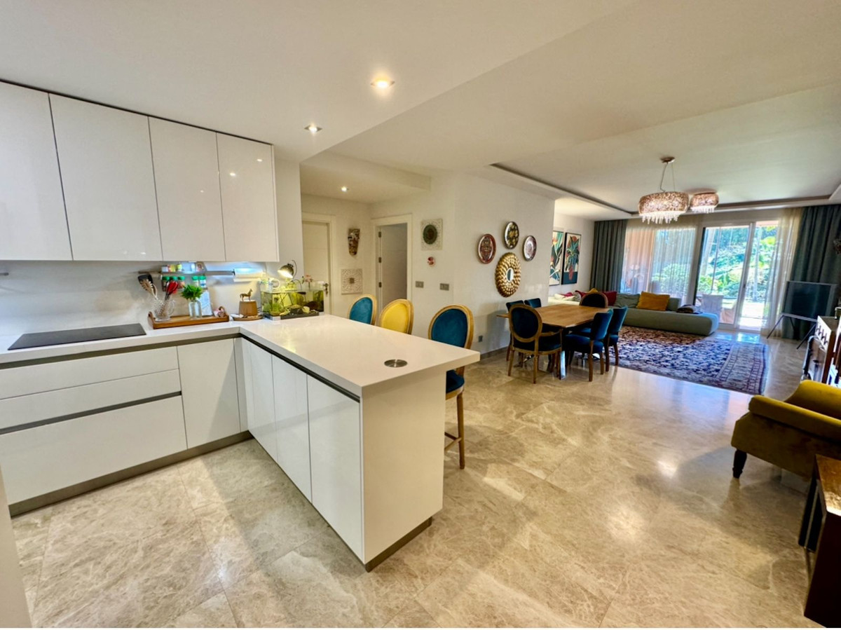 2 bedroom Apartments for sale in Marbella – R5310673