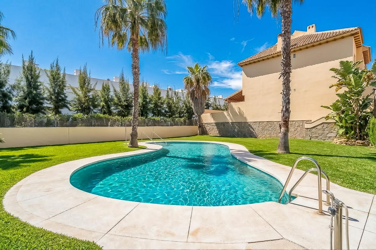 4 bedroom Townhouses for sale in Calahonda – R5333194