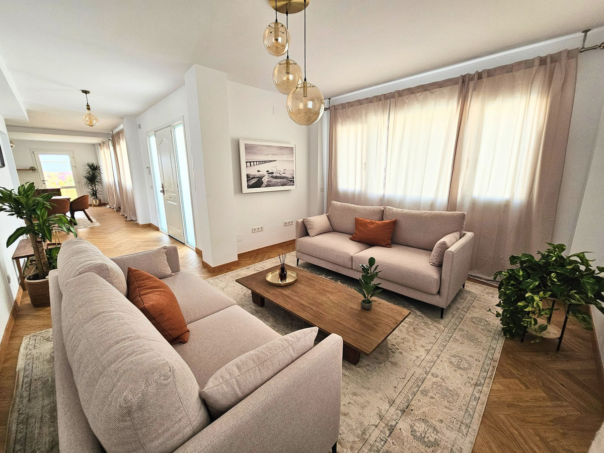 Villas de 5 dormitorios en venta en La Cala de Mijas – R5043916