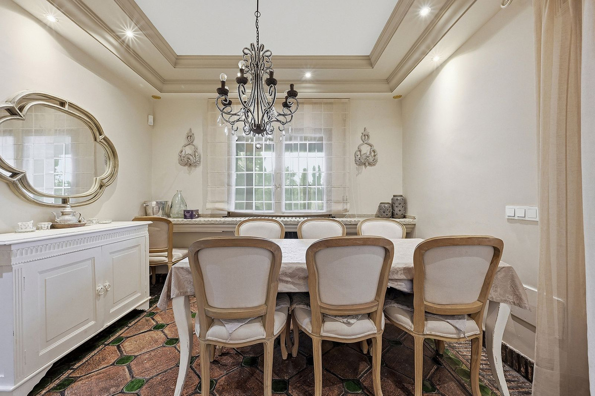 4 bedroom Villas for sale in Las Chapas – R5324515