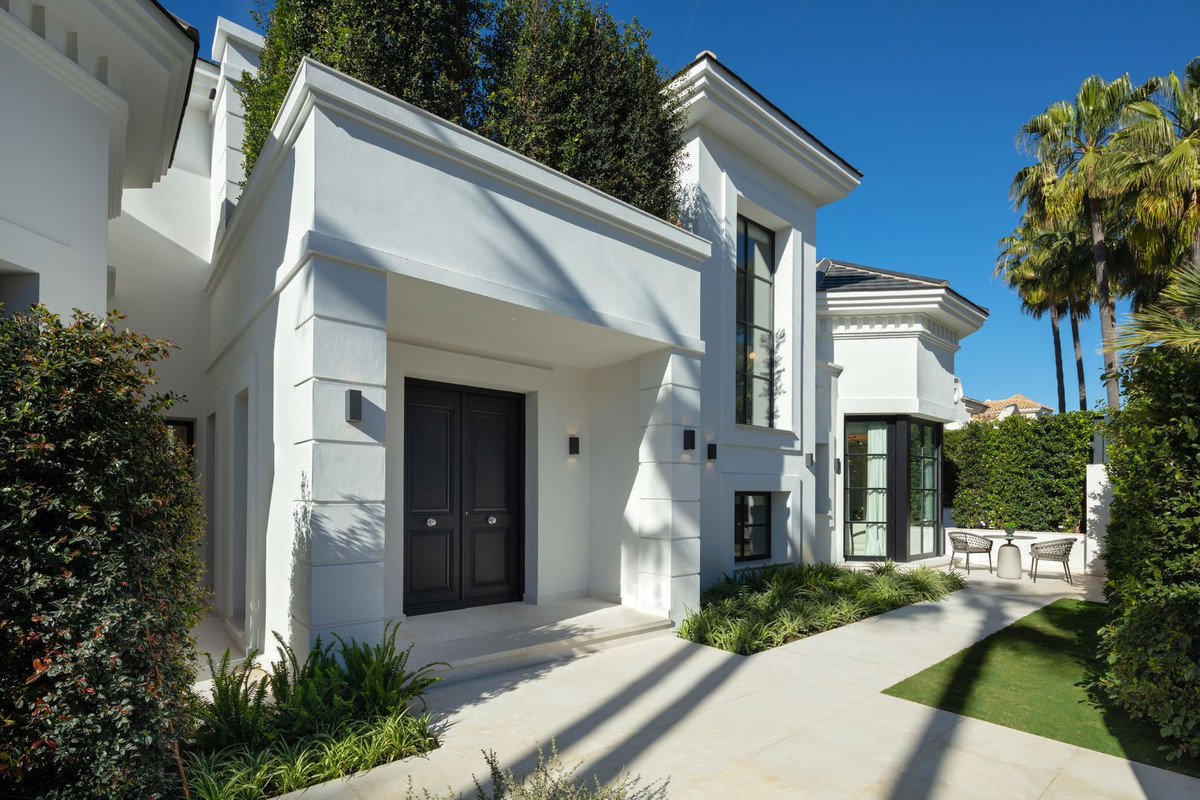 Villas de 6 dormitorios en venta en Sierra Blanca – R5140966