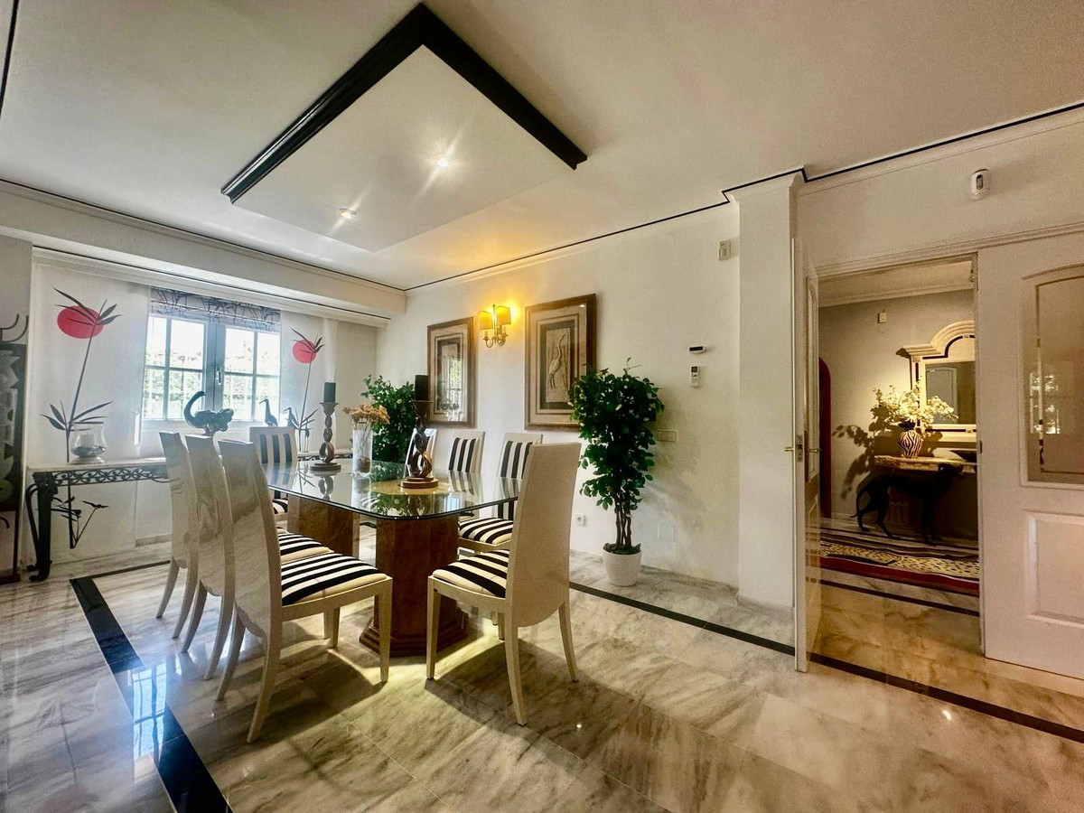 5 bedroom Villas for sale in Calahonda – R5080243 5 bedroom Villas for sale in Calahonda – R5080243