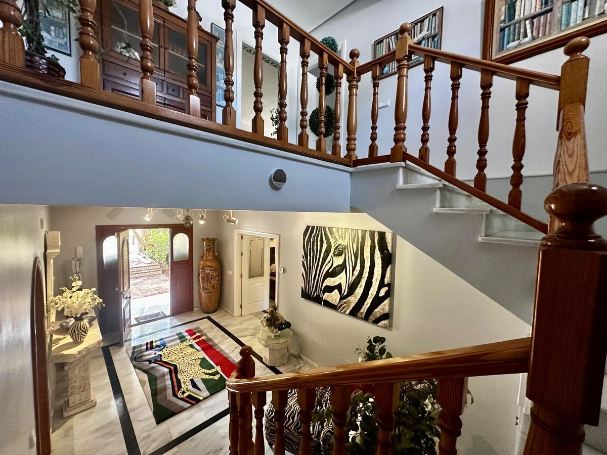 5 bedroom Villas for sale in Calahonda – R5080243 5 bedroom Villas for sale in Calahonda – R5080243