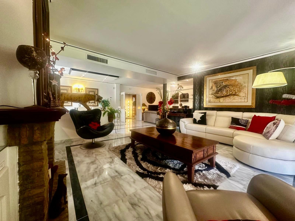 5 bedroom Villas for sale in Calahonda – R5080243 5 bedroom Villas for sale in Calahonda – R5080243