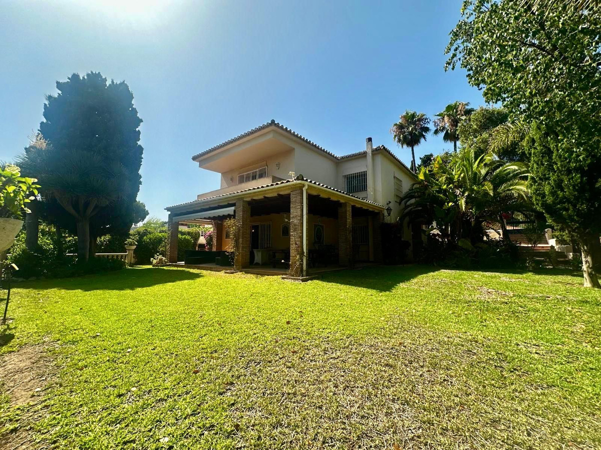 5 bedroom Villas for sale in Calahonda – R5080243 5 bedroom Villas for sale in Calahonda – R5080243