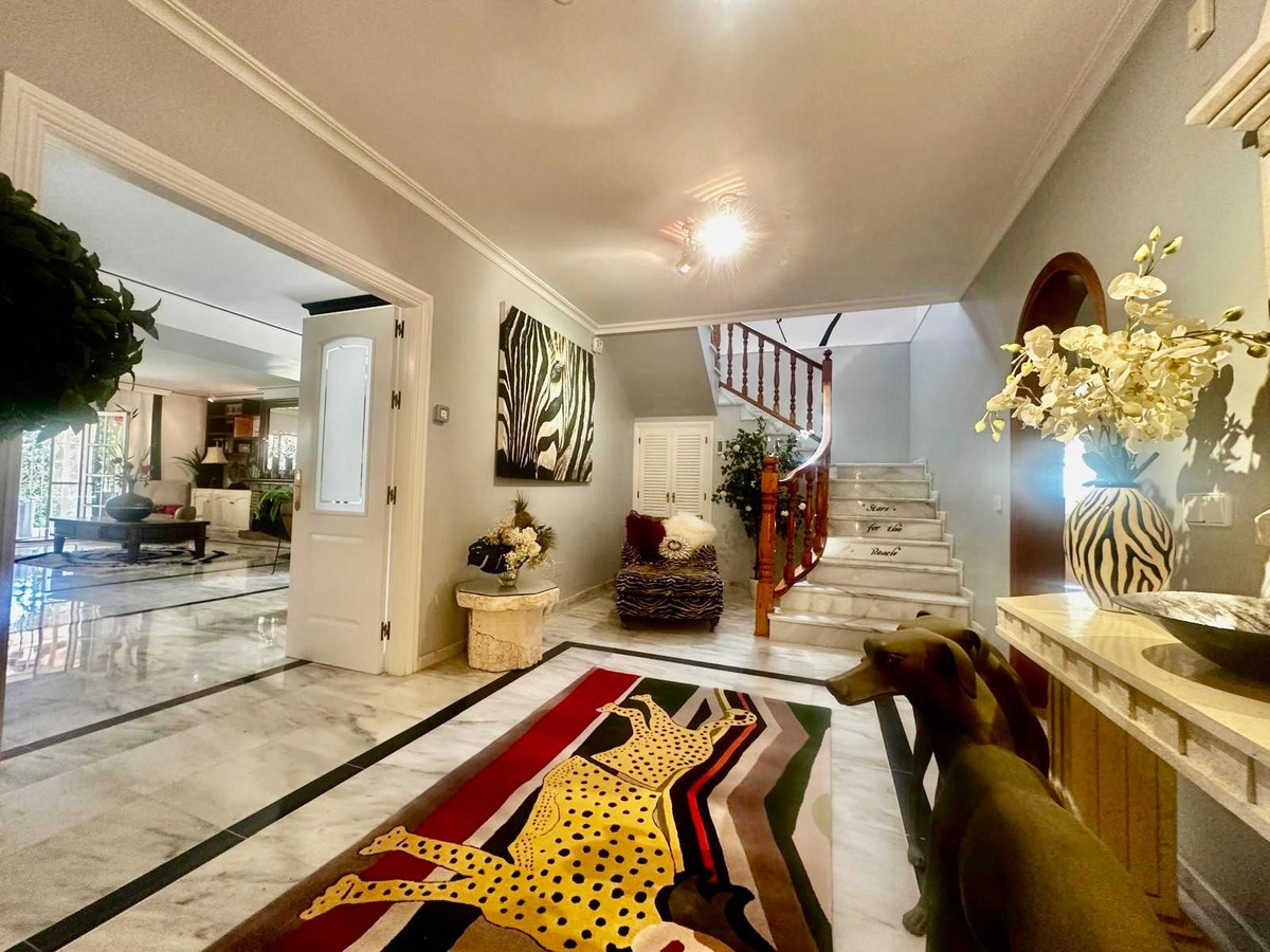 5 bedroom Villas for sale in Calahonda – R5080243 5 bedroom Villas for sale in Calahonda – R5080243