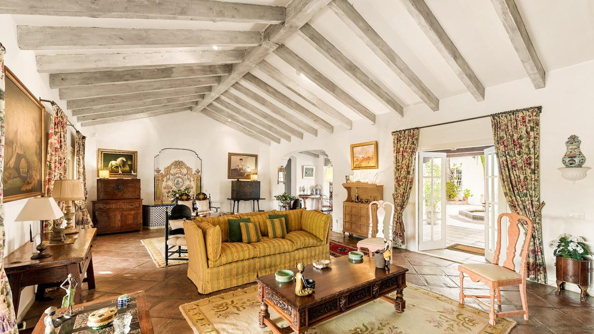 6 bedroom Villas for sale in Los Flamingos – R5311261