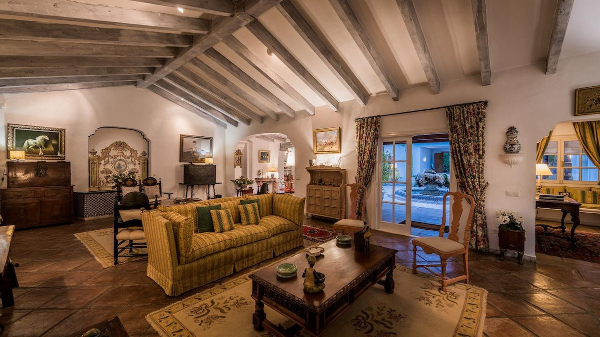 6 bedroom Villas for sale in Los Flamingos – R5311261