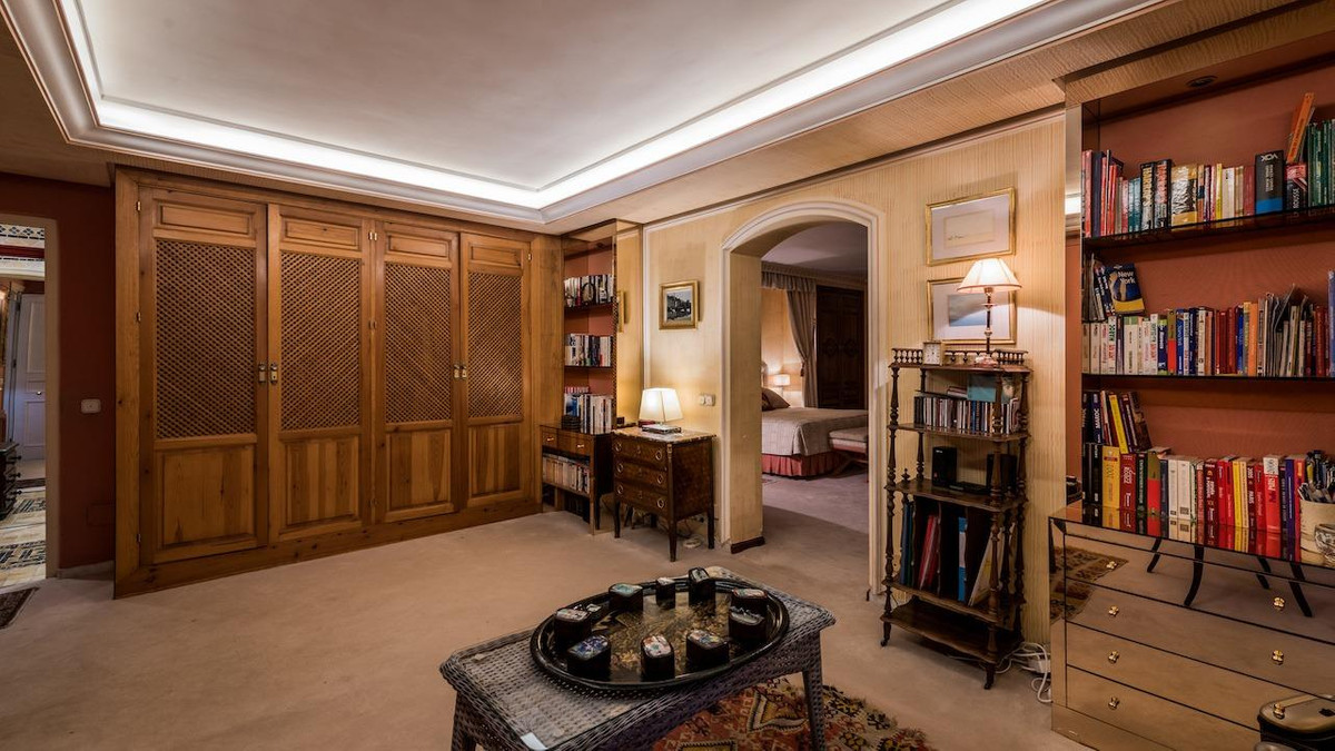 6 bedroom Villas for sale in Los Flamingos – R5311261