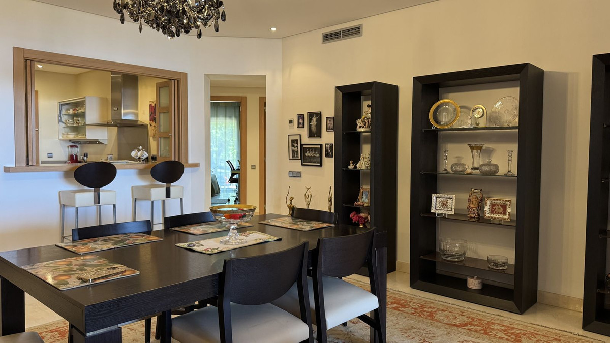 3 bedroom Apartments for sale in Sierra Blanca – R5315140