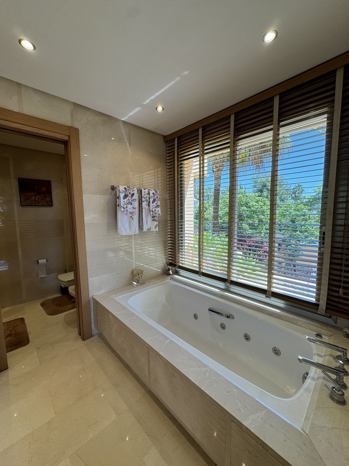 3 bedroom Apartments for sale in Sierra Blanca – R5315140