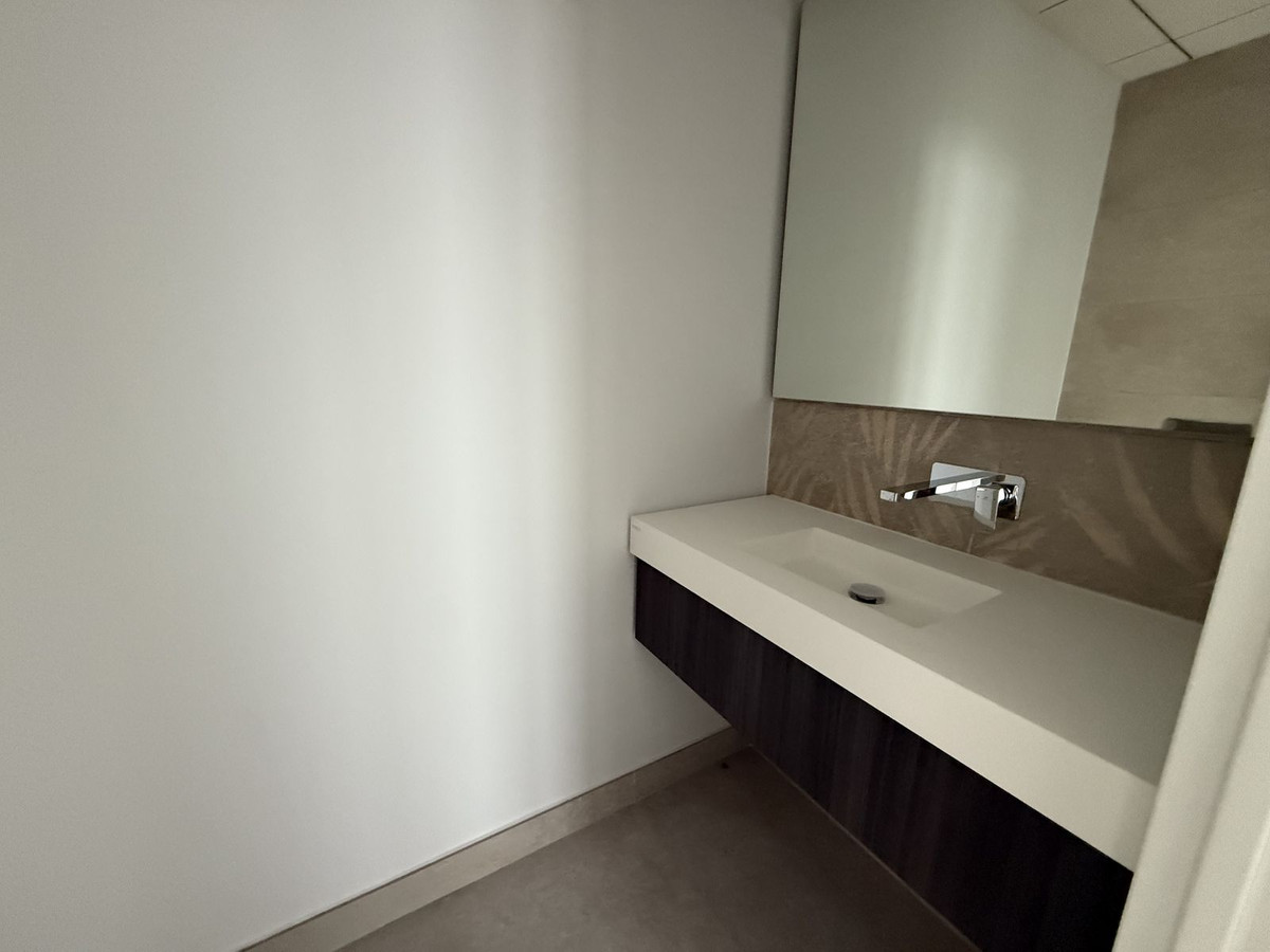 4 bedroom Apartments for sale in Marbella – R5250190