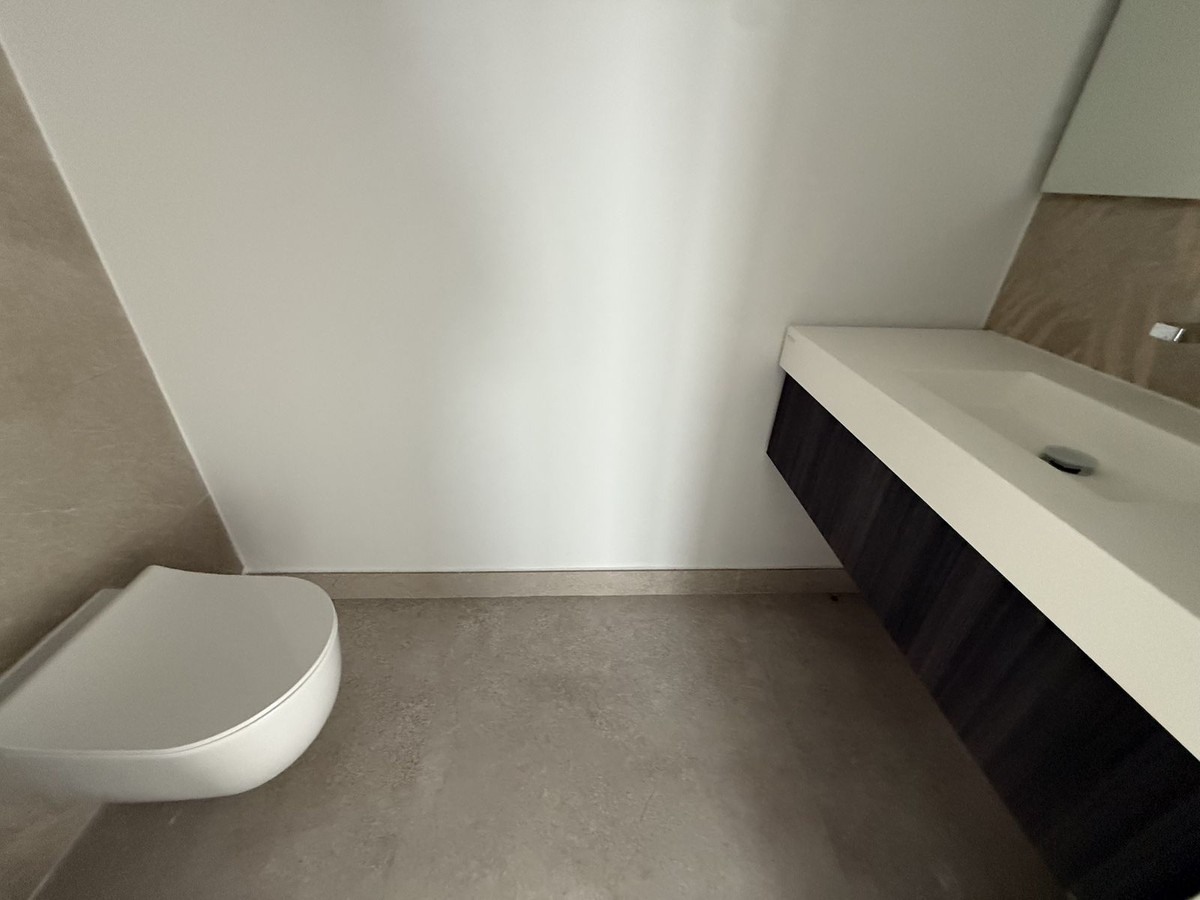 4 bedroom Apartments for sale in Marbella – R5250190