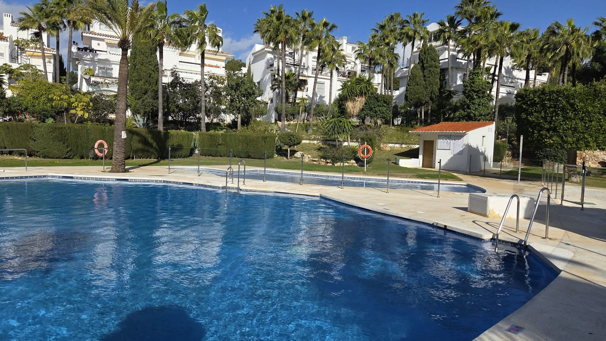 2 bedroom Apartments for sale in Riviera del Sol – R5292889