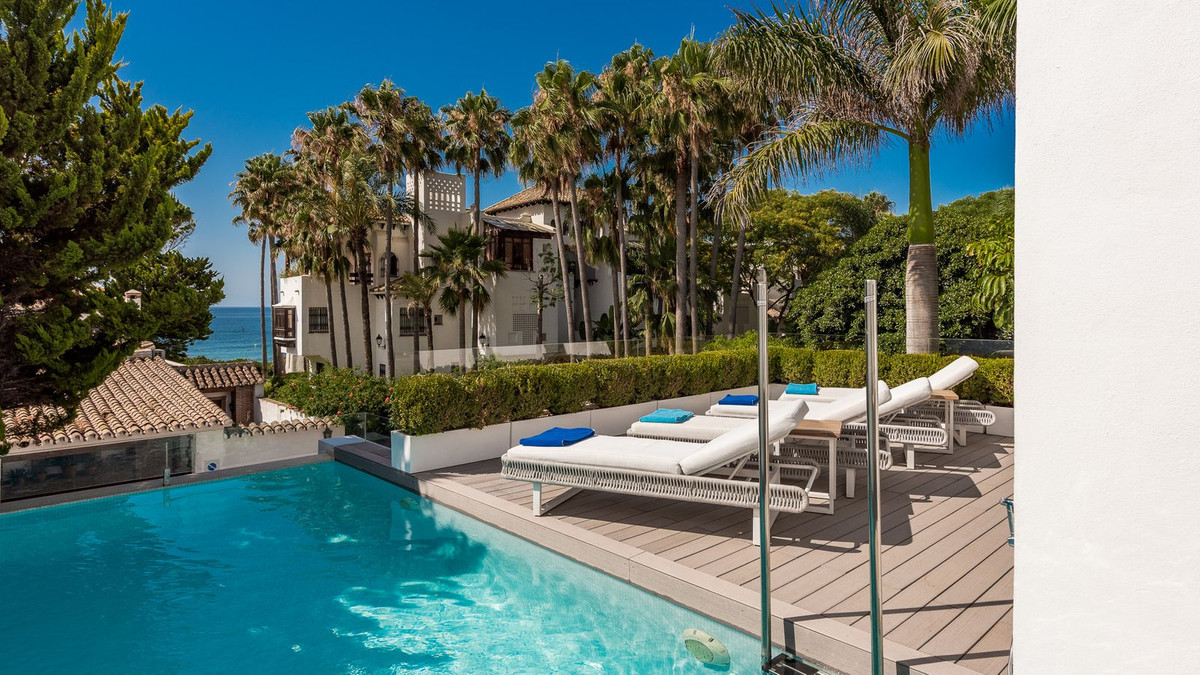 Villas de 4 dormitorios en venta en Milla de Oro – R4841641