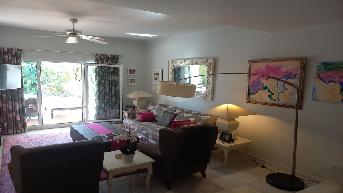 Adosados de 3 dormitorios en venta en Guadalmina Baja – R5289574