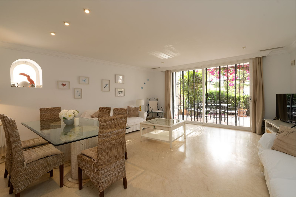 Apartamentos de 2 dormitorios en venta en Elviria – R5318485