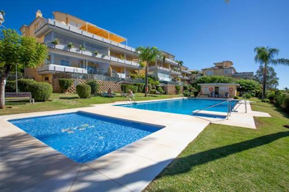 2 bedroom Apartments for sale in Cabopino – R5302867