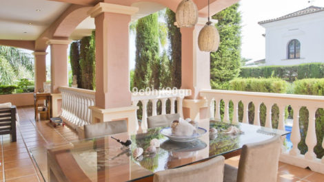 6 bedroom Villas for sale in Elviria – R5329729