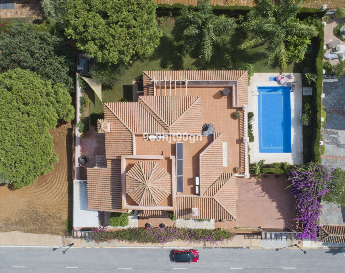 6 bedroom Villas for sale in Elviria – R5329729