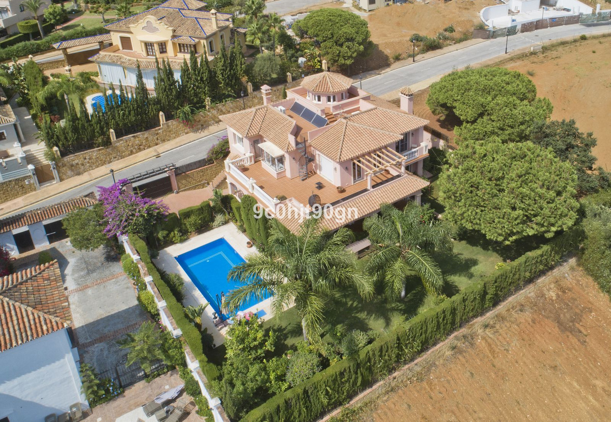 6 bedroom Villas for sale in Elviria – R5329729